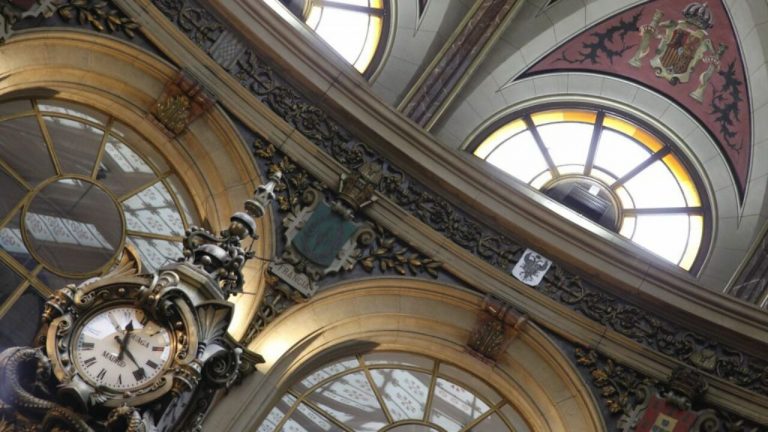 El Ibex 35 cierra julio con un retroceso del 1,65% y por debajo de los 8.700 puntos