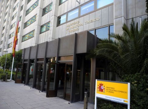 El Ministerio de Industria, Comercio y Turismo,