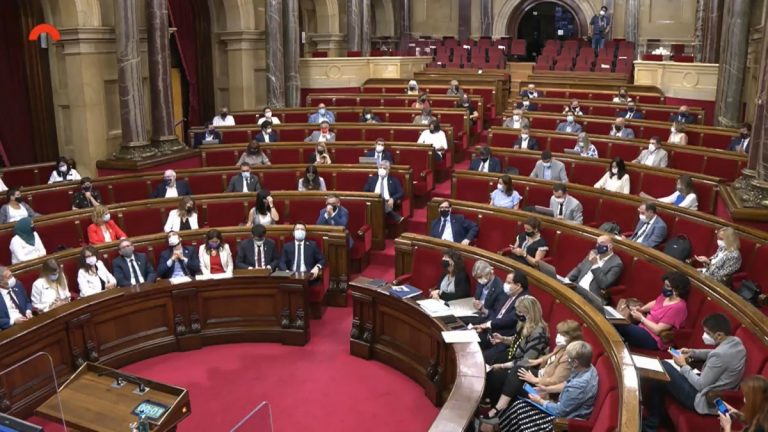 El Parlament pide estar en todos los espacios de negociación con el Gobierno