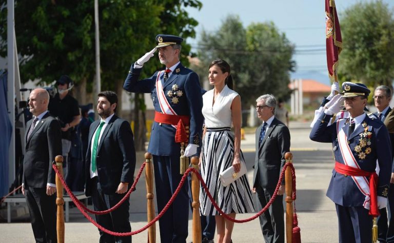 El Rey preside la entrega de despachos en la Academia General del Aire de San Javier