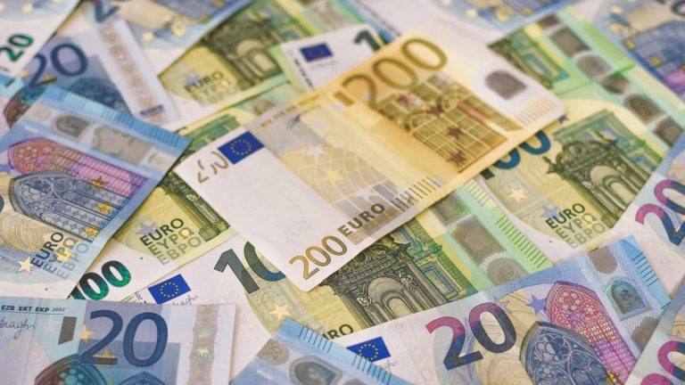 El Tesoro coloca 5.366 millones en bonos y obligaciones