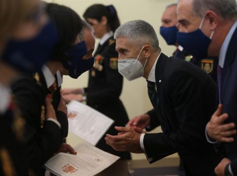 El jefe del GEO y la comisaria al frente del Congreso