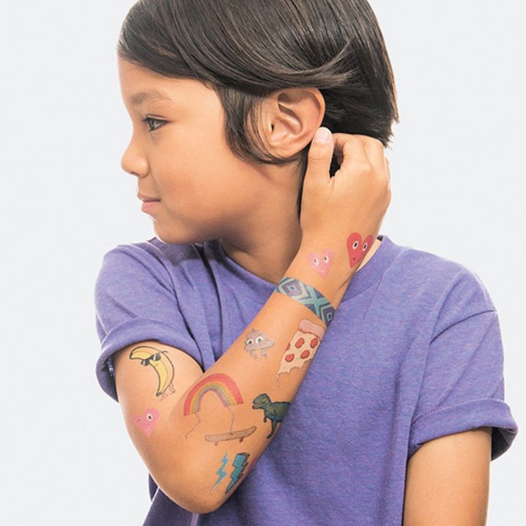 El peligro de los tatuajes temporales y las calcomanías