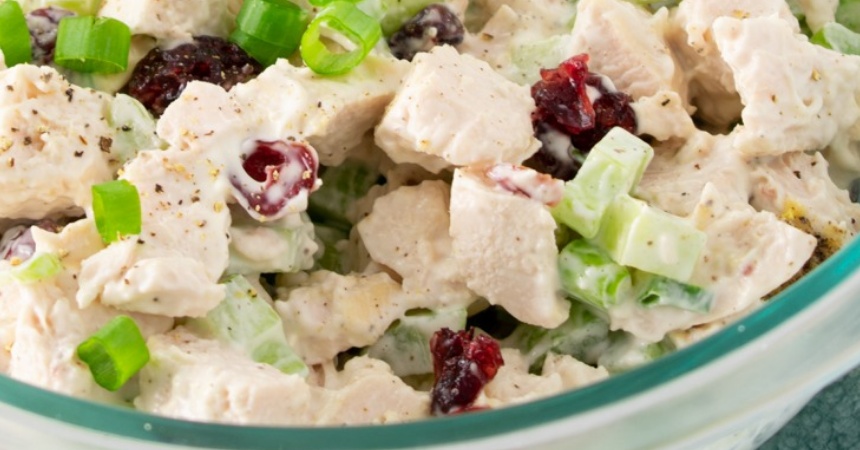 Ensalada fría de pollo: cómo guardarla en el frigorífico y que conserve su salud 