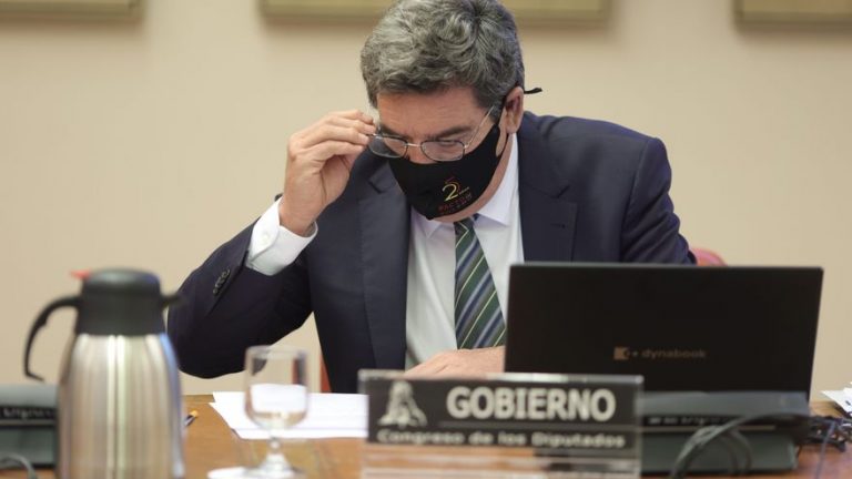 La oposición en bloque carga contra Escrivá y niega su apoyo a su acuerdo de pensiones