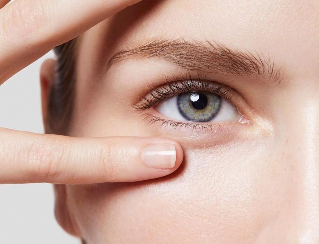 El contorno de ojos específicos