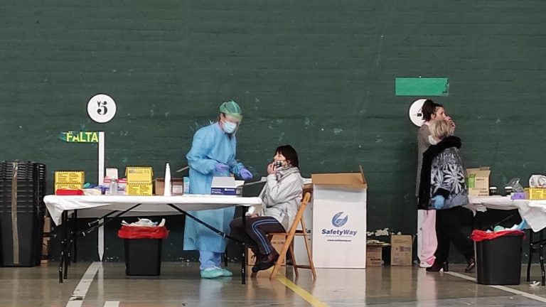 Euskadi suma 1.576 nuevos contagios y sube la incidencia a 870 casos