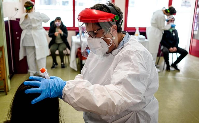 Euskadi eleva a 649 los contagios y sube la positividad al 7%