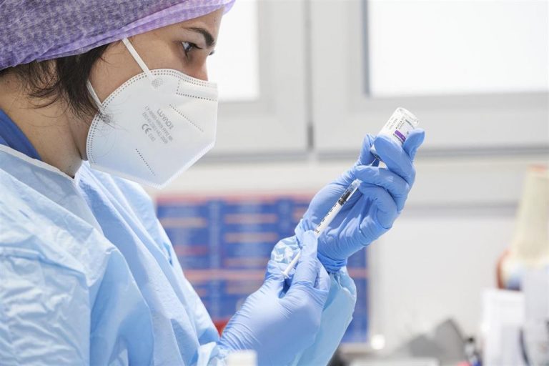 Euskadi eleva a 672 los contagios en un día y sube la positividad al 9,7%