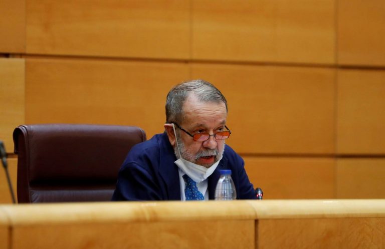 El Defensor investiga expedientes de expulsión a extranjeros irregulares tras solicitar la escolarización de sus hijos