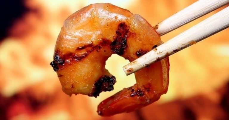 Gambas a la parrilla: el ingrediente que debes poner para que no se peguen
