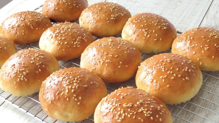 3 desayunos salados para aprovechar el pan de hamburguesa sobrante (antes de que se seque)