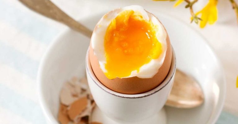 Huevos cocidos: el tiempo exacto que debes dejarlos para que salgan pasados por agua