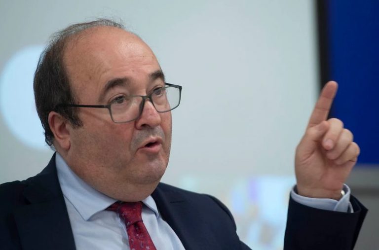 Iceta firma la modificación de la invitación de honor a España para la Feria de Frankfurt de 2022