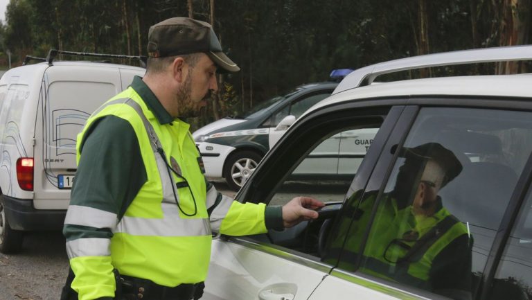 Investigado por huir de un accidente que causó en A Pontenova