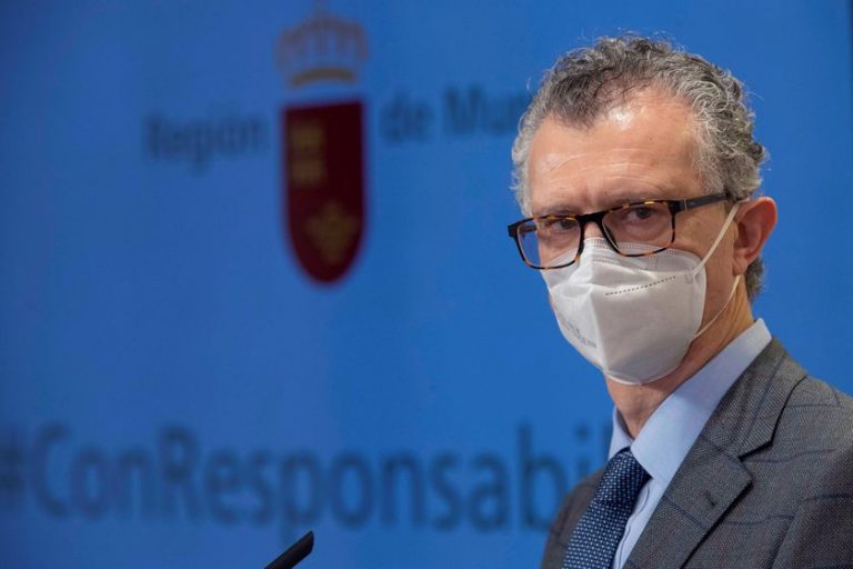 Murcia prohíbe las reuniones de no convivientes por la madrugada