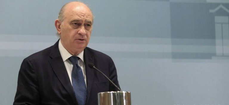 El juez procesa a Fernández Díaz y su cúpula policial por 'Kitchen'