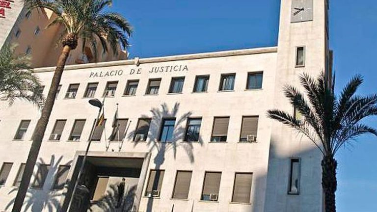 Cinco años de cárcel por patronear patera con 13 ocupantes y huir de Guardia Civil