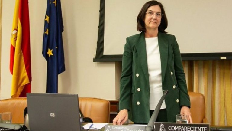 La CNMC insta a la RFEF a que cambie su propuesta de venta de derechos en la 'Primera RFEF'