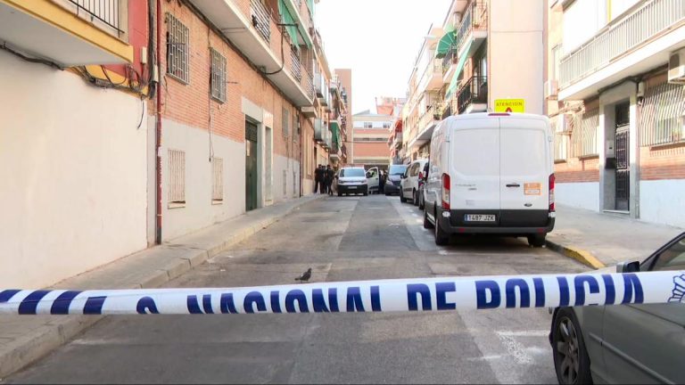 La Policía desaloja a 40 okupas que vivían en dos edificios en Carabanchel