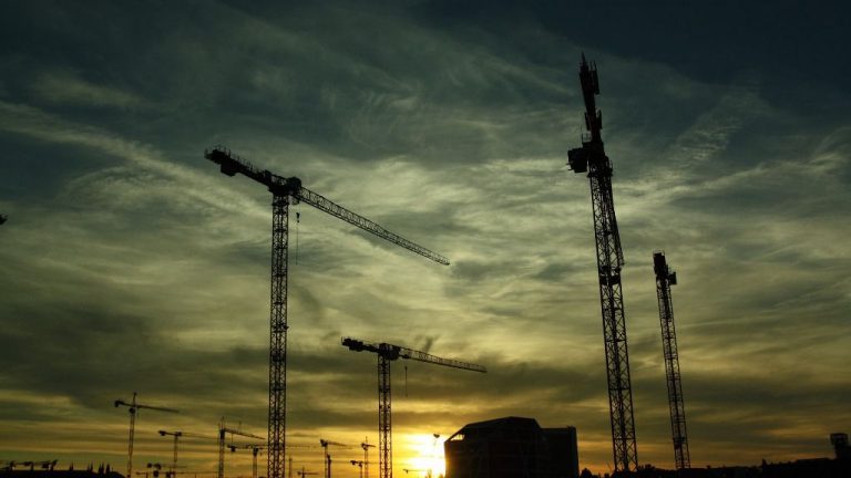 La licitación pública se dispara un 69% hasta junio, con más de 10.500 millones