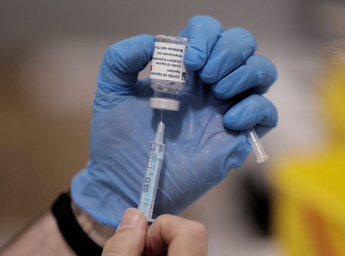 La mitad de población española ha recibido pauta completa de vacunación