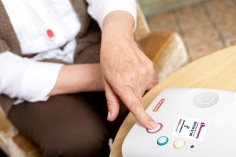 La teleasistencia en Castilla-La Mancha llegará a 56.000 usuarios