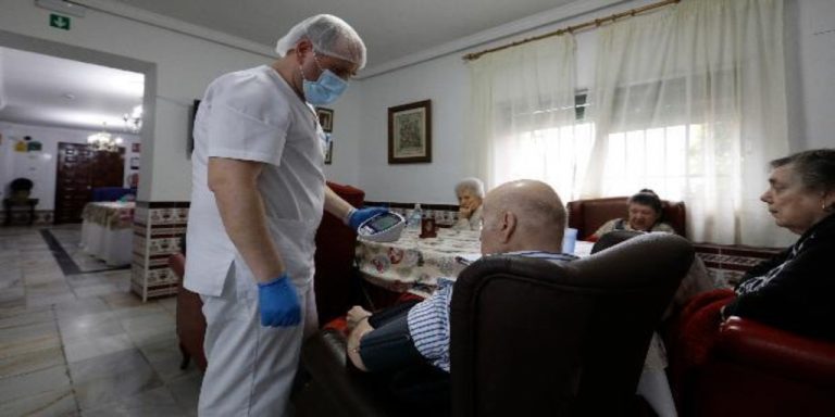Las residencias de mayores andaluzas contabilizan 96 residentes positivos