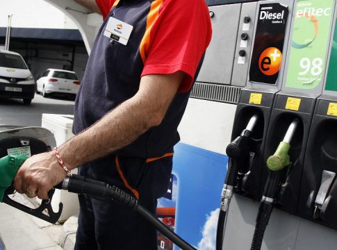 Llenar el depósito será un 21% más caro que en el último mes de agosto