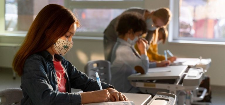 La mascarilla volverá a ser obligatoria en los colegios e institutos de Asturias