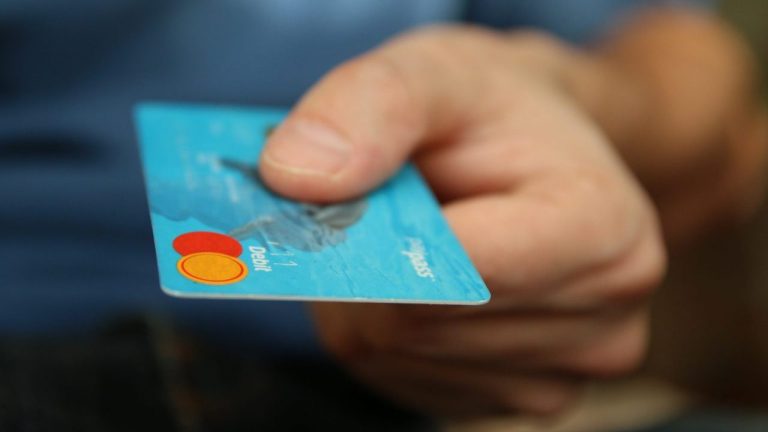 Mastercard lanza un sello de certificación para identificar tarjetas sostenibles