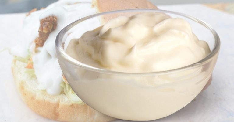Mayonesa: el ingrediente que sustituye al huevo y la hace más ligera