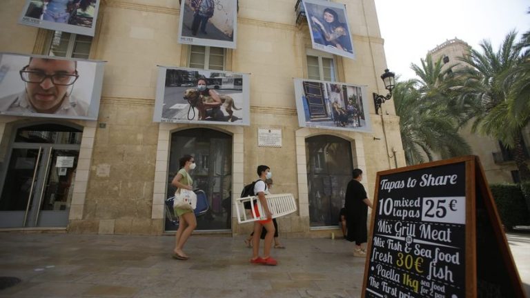 Una exposición fotográfica recoge la mirada vecinos de Alicante con discapacidad intelectual