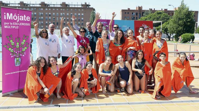 'Mójate por la Esclerosis Múltiple' estará presente en 500 playas y piscinas españolas