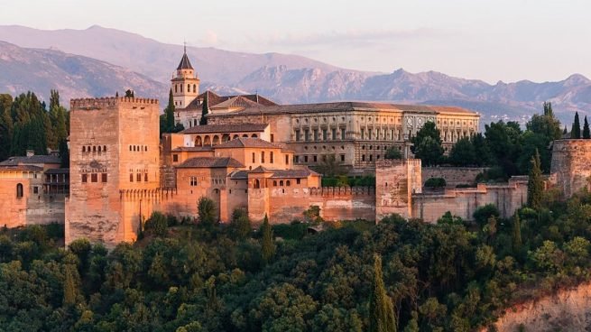 Monumentos y lugares turísticos más populares de Andalucía