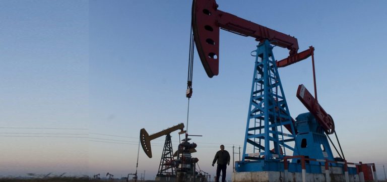 El petróleo repunta ligeramente al alza a la espera de la decisión de la OPEP+