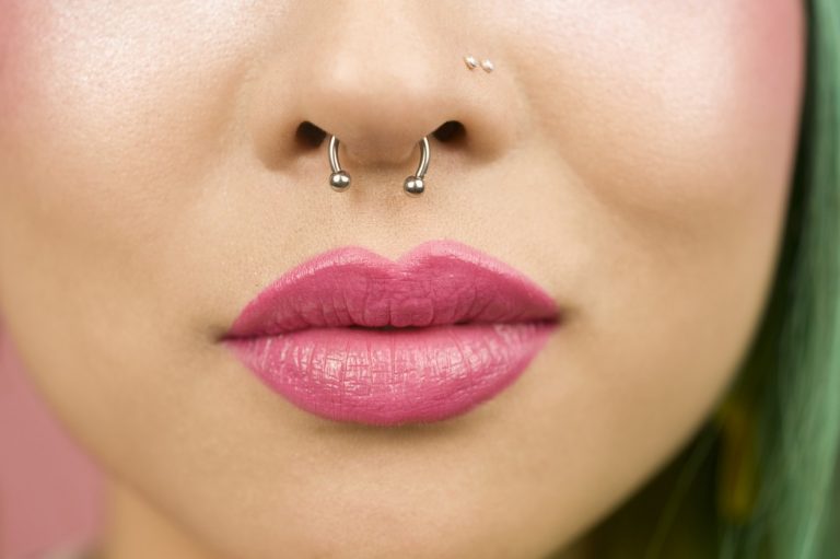 Cómo cuidar las heridas de un piercing