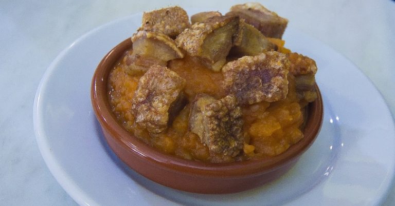 Patatas revolconas: la cantidad de pimentón que debes añadir para que no salgan picantes