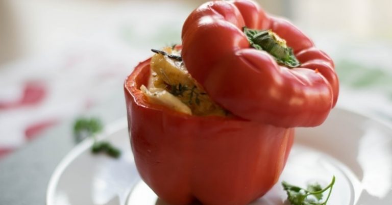 Pimientos rellenos: el truco para que no se rompan al rellenarlos
