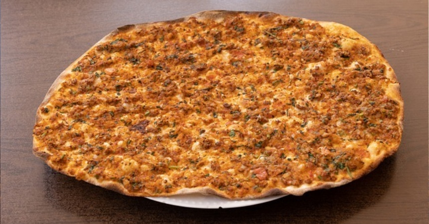 Pizza Lahmacun: así se prepara la mejor comida para un maratón de telenovelas turcas