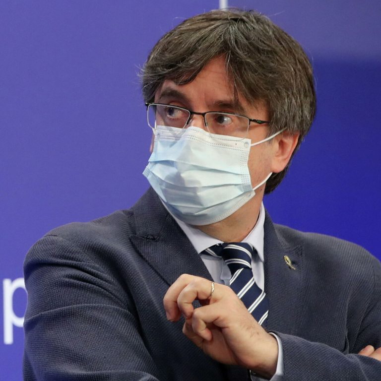 Puigdemont alega que su inmunidad como europarlamentario alcanza cualquier instancia