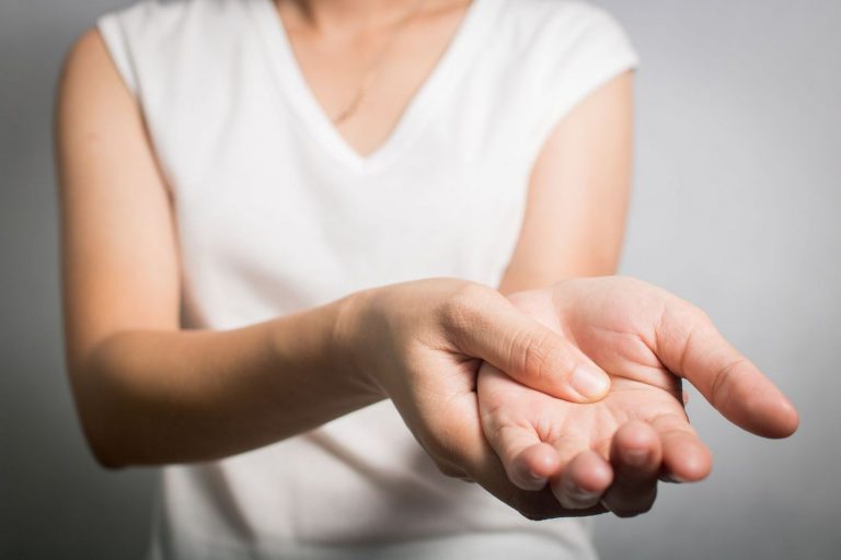 Qué es el dedo en gatillo