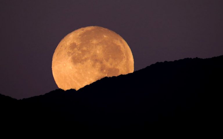 Qué es la Superluna de heno