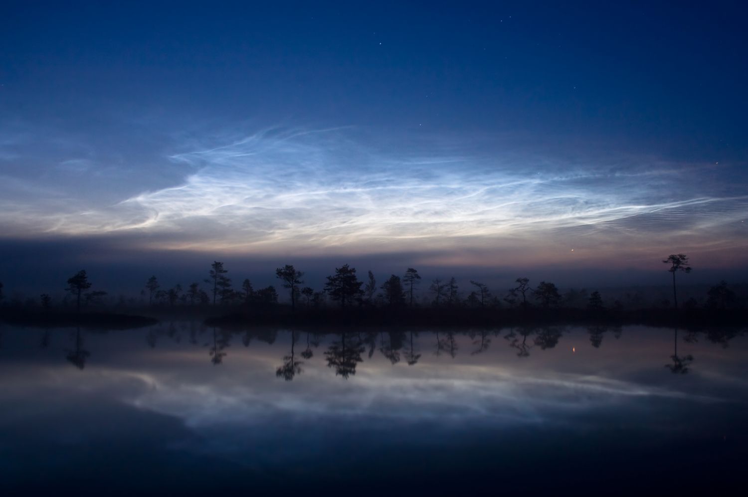 Qué son las nubes noctilucentes 1 Qué son las nubes noctilucentes