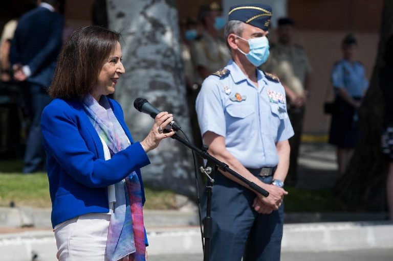 Robles otorga la medalla de Balmis a la cúpula militar