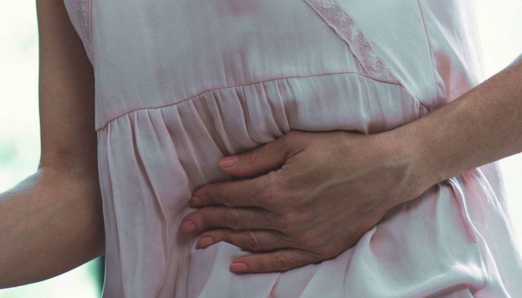 ¿Cuál es la población de riesgo de la salmonelosis?