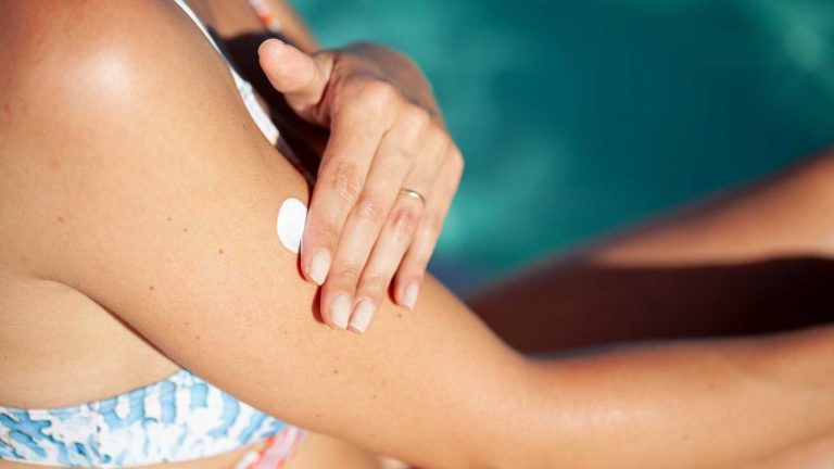 Sanidad pide la retirada de 14 cremas solares porque el FPS no se corresponde con el etiquetado