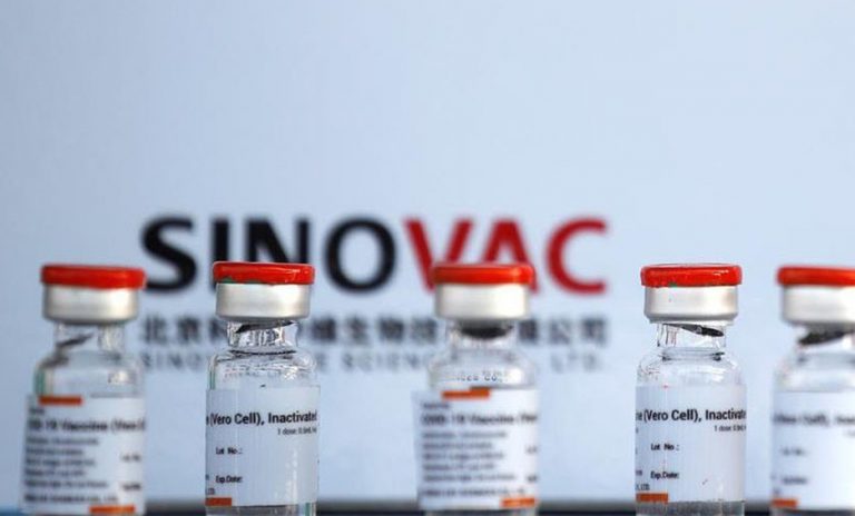 La vacuna china de Sinovac es menos eficaz ante variante Gamma