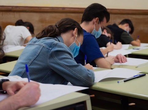 Sube un 40% el número de estudiantes andaluces que participan en la nueva PEvAU