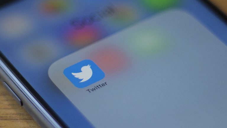 Twitter suspende un grupo de cuentas falsas que habían sido verificadas